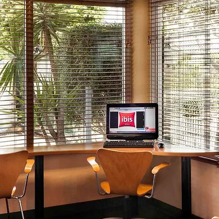 Ibis Valencia 2*