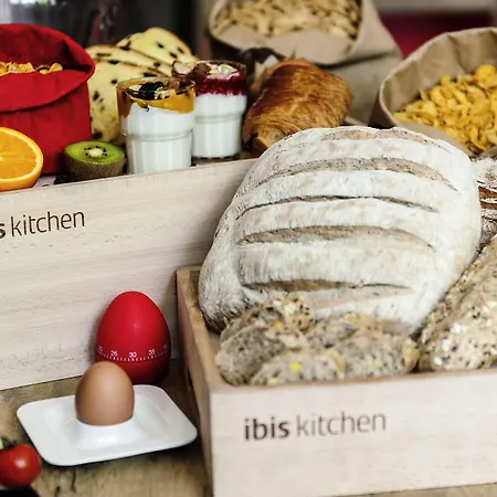 Ibis Valencia 2* אלפאפאר