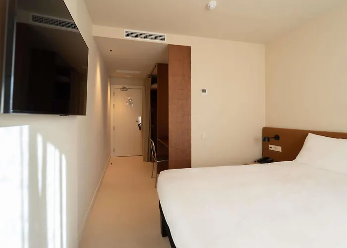Ibis Valencia 2*