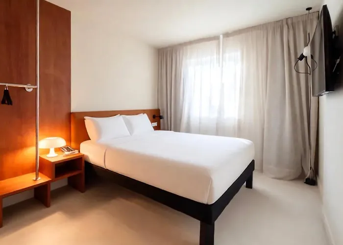 Ibis Valencia מלון