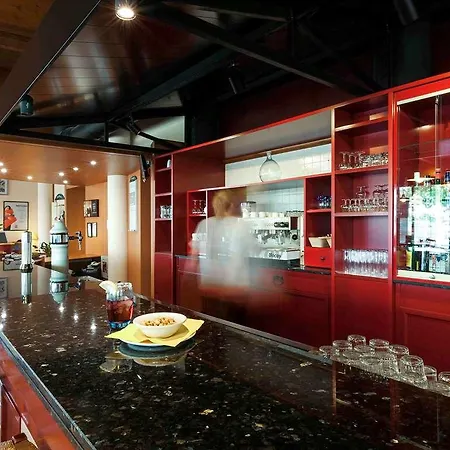 Ibis Valencia 2*