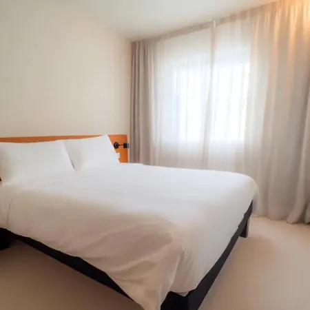 Ibis Valencia Hotel 2*