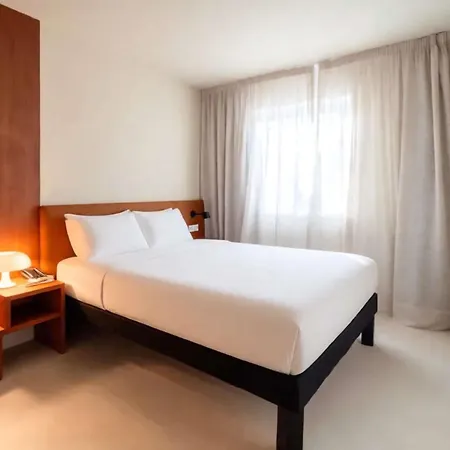 Hotel Ibis Valencia 2*