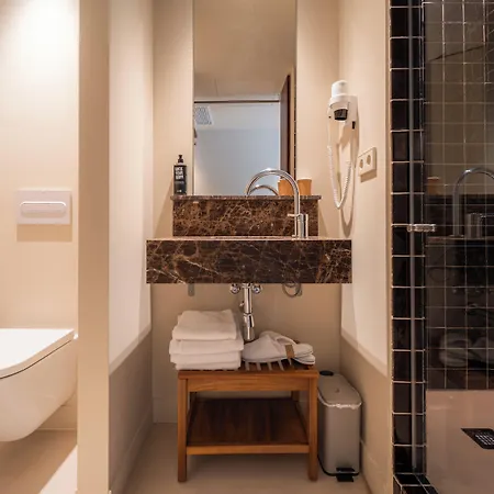 Ibis Valencia 2*
