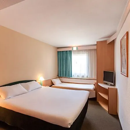 Отель Ibis Valencia