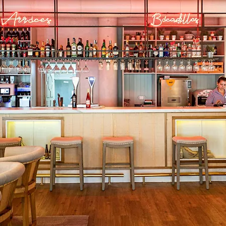 Отель Ibis Valencia 2*