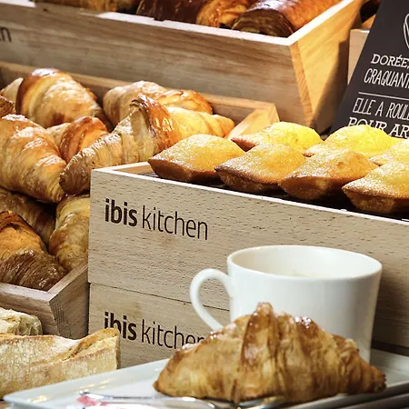 Ibis Valencia فندق الفافار