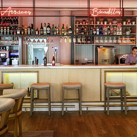 Ibis Valencia فندق الفافار