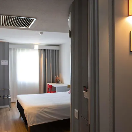 Hotel Ibis Valencia 2*