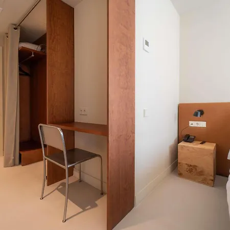 Ibis Valencia 2*