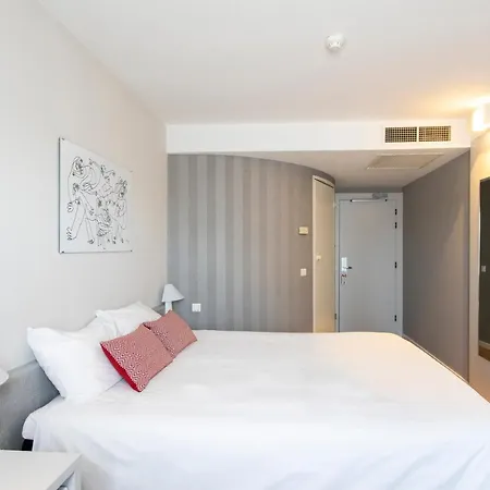 Ibis Valencia فندق الفافار