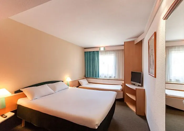 Отель Ibis Valencia